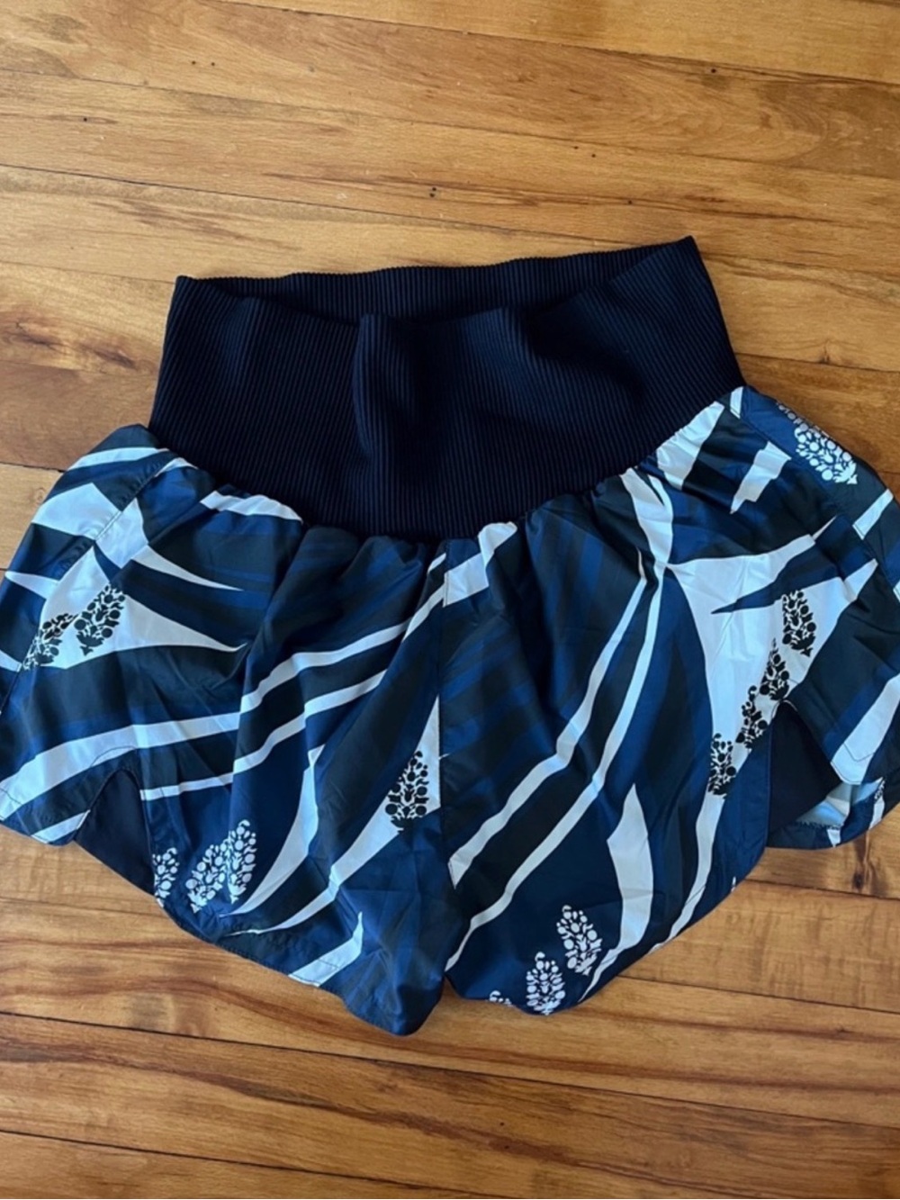 FP Free People MOVEMENT Carpe Diem Buti Logo Print Shorts - Picture 3 of 4